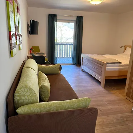 Gesaeuse-zimmer-motel モーテル Hieflau